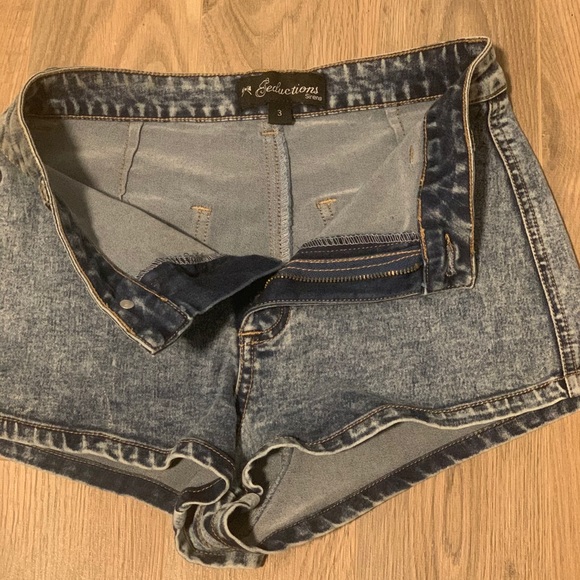 PERFECT CONDITION Jean shorts - Picture 3 of 4